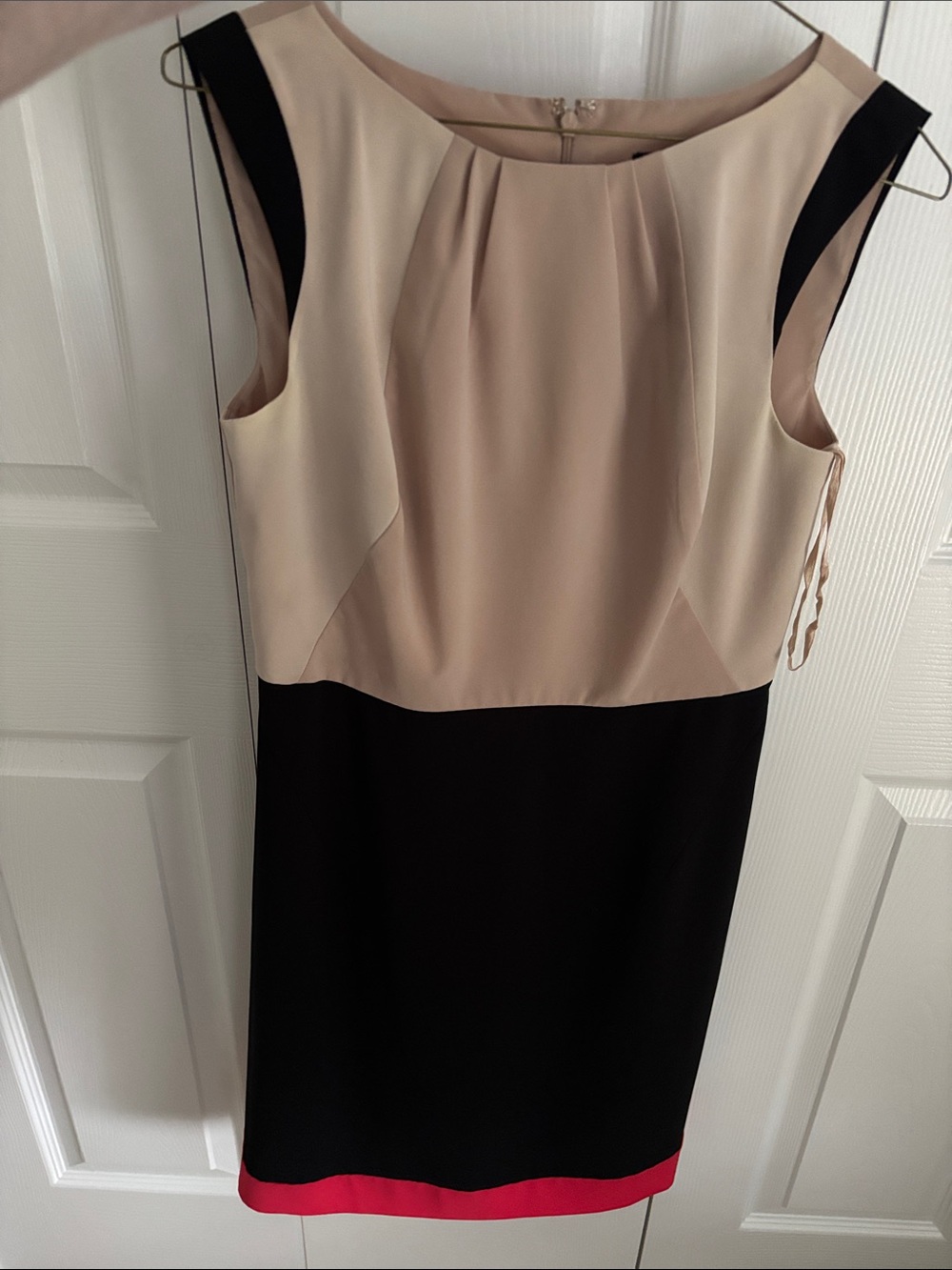 Ann Taylor Sleeveless Colorblock Sheath Dress in Beige, Black & Red